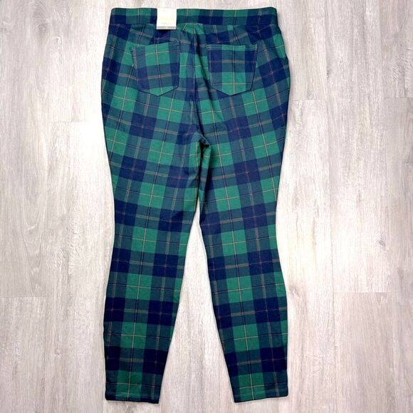 Women's Plus Size Holiday Plaid Pull-On Comfort Waist Skinny Pants 1X - Picture 3 of 6
